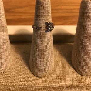 SOLD!  Stella & Dot Gilded Arrow Ring